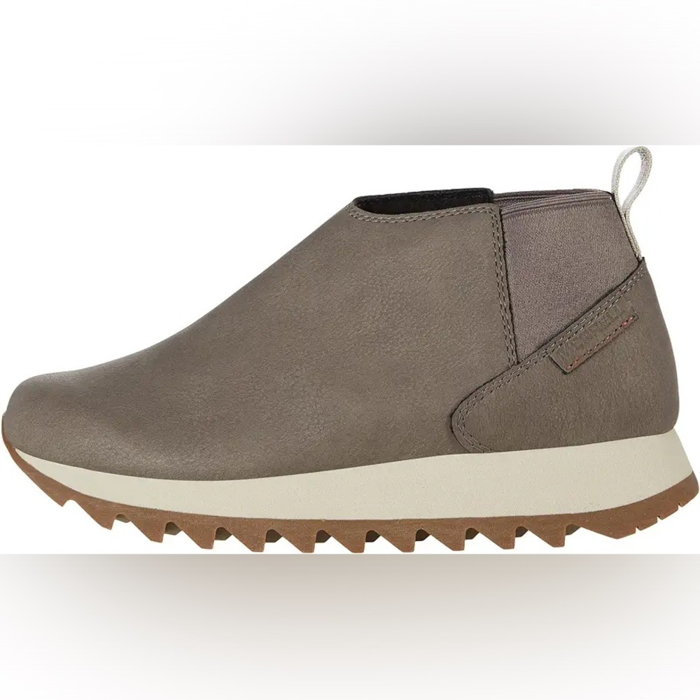 MERRELL Alpine Chelsea Boot size 5 new without box